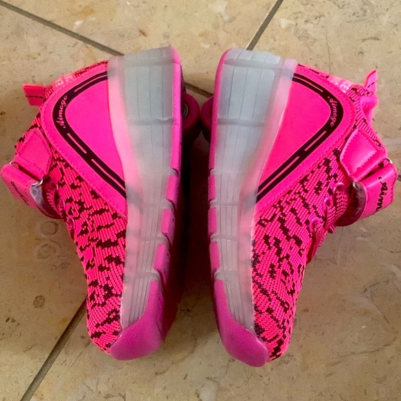 Aimoge Heelys-type of light up Roller Shoes EUC - Picture 3 of 10